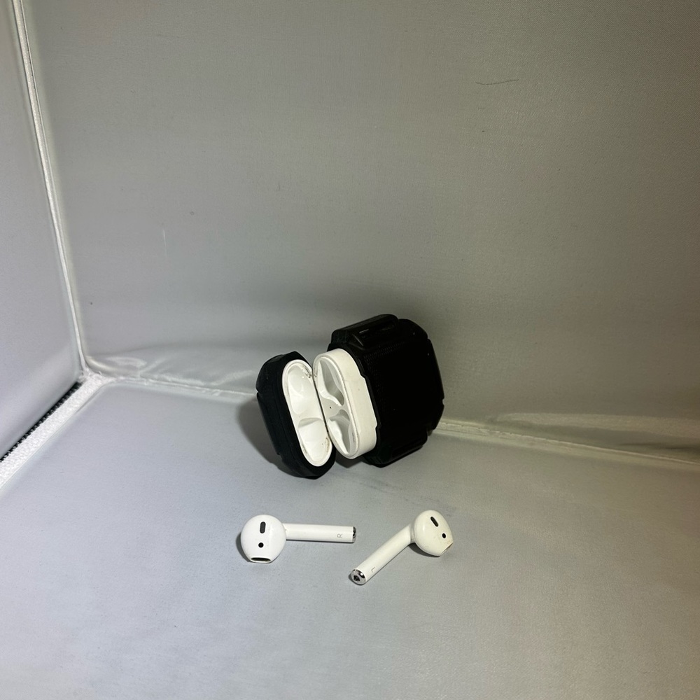 Apple, AirPods, first generation